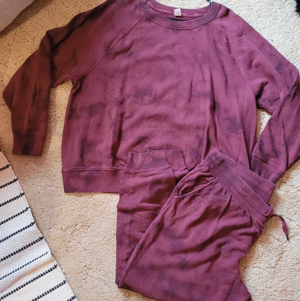 Old Navy Women's Sweatshirt in Burgundy